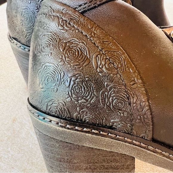 HÄLSA RYLEE EMBOSSED BLACK LEATHER ZIPPER ANKLE BOOTIES SIZE 9.5 - Picture 6 of 14